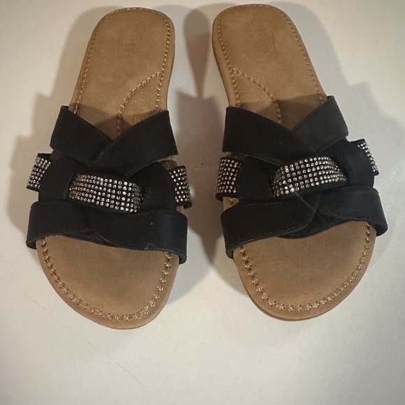 Cliffs by WHITE MOUNTAIN Black and Tan Sandals with Rhinestone Embellishments - Picture 1 of 6